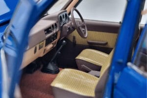 Toyota Land Cruiser 60 ブルー オプションパーツ付き Kyosho 1:18 08956XBL メタル - 画像 10/11