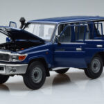 Toyota Land Cruiser J76 ブルー Almost Real 1:18 - image 2 of 7
