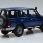 Toyota Land Cruiser J76 ブルー Almost Real 1:18 - image 3 of 7
