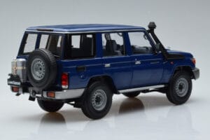 Toyota Land Cruiser J76 ブルー Almost Real 1:18 870101 メタル - 画像 3/7
