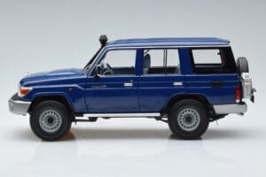 Toyota Land Cruiser J76 ブルー Almost Real 1:18 870101 メタル - 画像 4/7