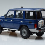 Toyota Land Cruiser J76 ブルー Almost Real 1:18 - image 6 of 7
