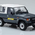 Toyota Land Cruiser LJ73 グレー Otto 1:18 - image 4 of 6