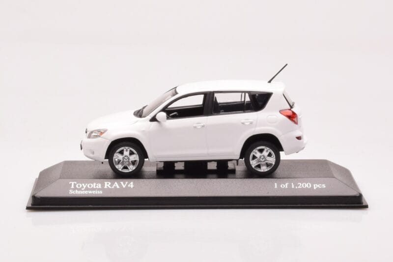 Toyota RAV4 XA30 ホワイト Minichamps 1:43