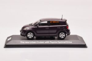 Toyota Urban Cruiser パープルメタリック Minichamps 1:43