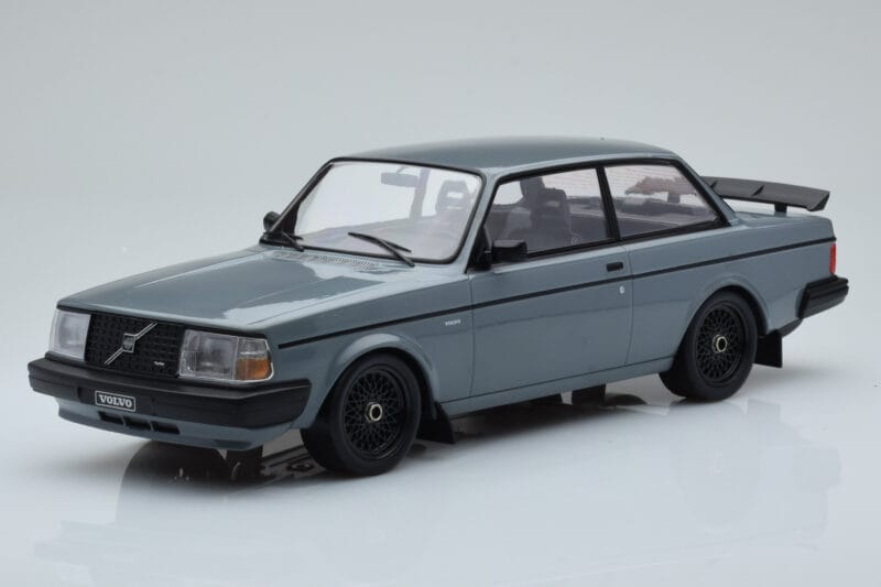 Volvo 240 Turbo グレー IXO 1:18