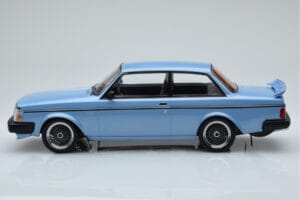 Volvo 240 Turbo ライトブルー IXO 1:18 18MCC090 メタル - 画像 3/6