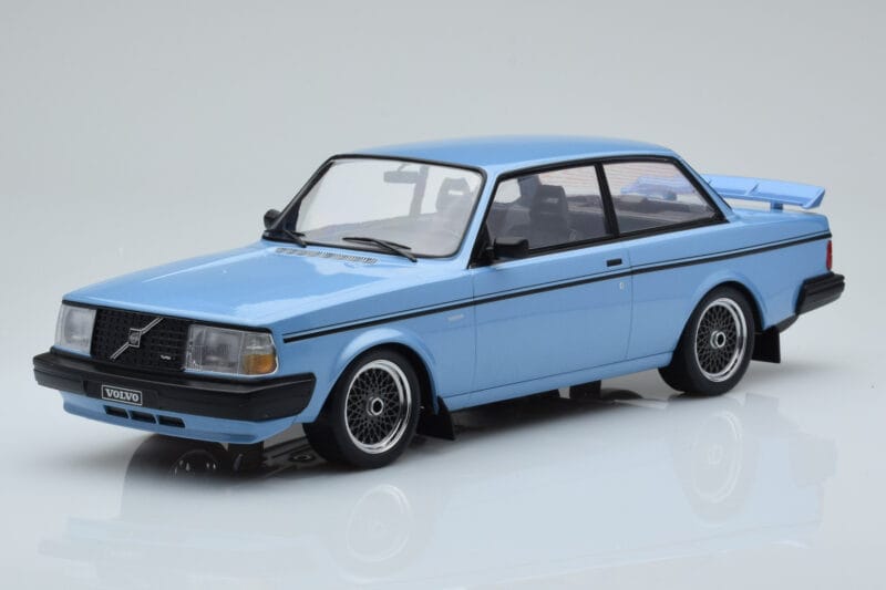 Volvo 240 Turbo ライトブルー IXO 1:18