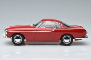 Volvo P1800 レッド Norev 1:18 188700 メタル - 画像 3/6
