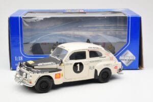 Volvo PV 544 Rally Revell 1:18 8922 メタル - 画像 8/8
