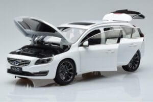 Volvo V60 D3 クリスタルホワイト FAW 1:18 9430840 メタル - 画像 2/7