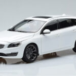 Volvo V60 D3 クリスタルホワイト FAW 1:18