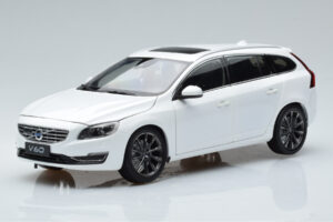Volvo V60 D3 クリスタルホワイト FAW 1:18