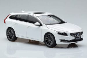 Volvo V60 D3 クリスタルホワイト FAW 1:18 9430840 メタル - 画像 5/7