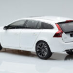 Volvo V60 D3 クリスタルホワイト FAW 1:18 - image 6 of 7