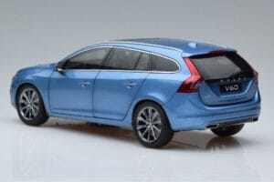 Volvo V60 D3 パワーブルー FAW 1:18 9430839 メタル - 画像 6/7