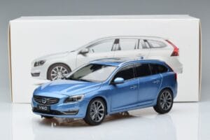 Volvo V60 D3 パワーブルー FAW 1:18 9430839 メタル - 画像 7/7