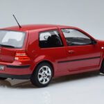 Volkswagen Golf Mk4 レッド Norev 1:18 - image 3 of 7