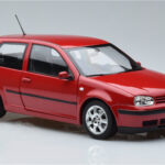 Volkswagen Golf Mk4 レッド Norev 1:18 - image 5 of 7