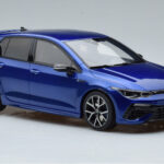 Volkswagen Golf Mk8 R ブルー Otto 1:18 - image 4 of 6