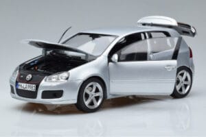 Volkswagen Golf GTI Mk5 Pirelli Edition シルバー Norev 1:18 188425 メタル - 画像 2/7