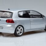Volkswagen Golf GTI Mk5 Pirelli Edition シルバー Norev 1:18 188425 メタル - image 3 of 7