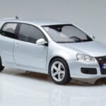 Volkswagen Golf GTI Mk5 Pirelli Edition シルバー Norev 1:18 188425 メタル - image 5 of 7