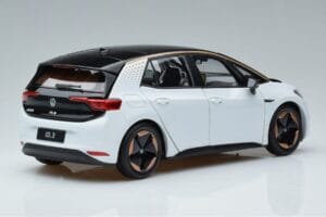 Volkswagen ID.3 ホワイト FAW 1:18 ZVN000001WEI メタル - 画像 3/7