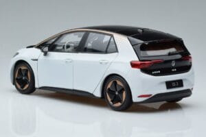 Volkswagen ID.3 ホワイト FAW 1:18 ZVN000001WEI メタル - 画像 6/7