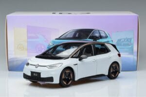 Volkswagen ID.3 ホワイト FAW 1:18 ZVN000001WEI メタル - 画像 7/7