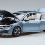 Volkswagen Passat B8 ブルー FAW 1:18 ZVF000003A メタル - image 2 of 7