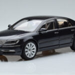 Volkswagen Phaeton V6 マゼッパグレー Kyosho 1:18