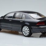 Volkswagen Phaeton V6 マゼッパグレー Kyosho 1:18 - image 7 of 9