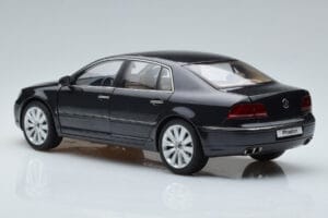 Volkswagen Phaeton V6 マゼッパグレー Kyosho 1:18 08831MBK メタル - 画像 7/9