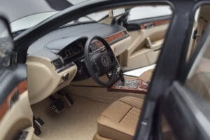 Volkswagen Phaeton V6 マゼッパグレー Kyosho 1:18 08831MBK メタル - 画像 8/9