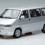Volkswagen T4b Transporter Caravelle Minibus Schuco 1:18 450041500 メタル