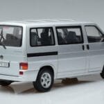 Volkswagen T4b Transporter Caravelle Minibus Schuco 1:18 450041500 メタル - image 3 of 8