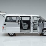 Volkswagen T4b Transporter Caravelle Minibus Schuco 1:18 450041500 メタル - image 4 of 8
