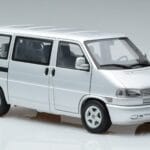 Volkswagen T4b Transporter Caravelle Minibus Schuco 1:18 450041500 メタル - image 6 of 8