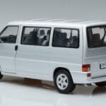 Volkswagen T4b Transporter Caravelle Minibus Schuco 1:18 450041500 メタル - image 7 of 8