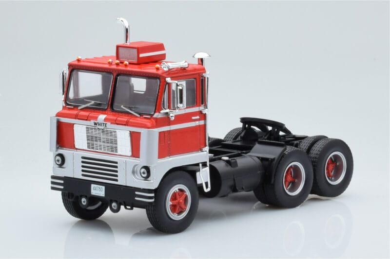 White 7400 レッド シルバー IXO 1:43