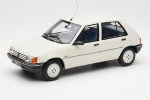 Peugeot 205 Junior ホワイト Otto 1:18 OT463 レジン