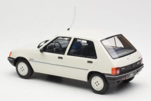 Peugeot 205 Junior ホワイト Otto 1:18 OT463 レジン - 画像 5/6