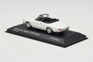 Alfa Romeo 1750 Spider Veloce ホワイト Minichamps 1:43 400120530 メタル - 画像 3/4