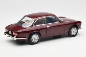 Alfa Romeo 2000 GTV マルーンレッド Norev 1:18 187916 メタル - 画像 3/8