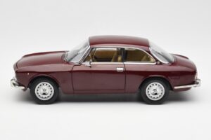 Alfa Romeo 2000 GTV マルーンレッド Norev 1:18 187916 メタル - 画像 4/8