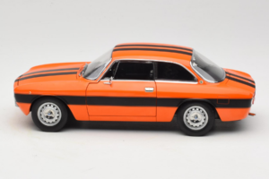 Alfa Romeo 2000 GTV オレンジ Norev 1:18 187918 メタル - 画像 4/8