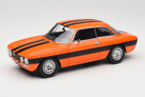 Alfa Romeo 2000 GTV オレンジ Norev 1:18 187918 メタル