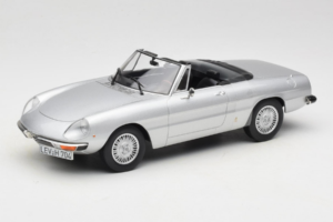 Alfa Romeo 2000 Spider シルバー Norev 1:18 187884 メタル