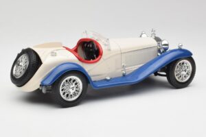 Alfa Romeo 2300 Spider ホワイト & ブルー Bburago 1:18 3008-M1 メタル - 画像 2/6